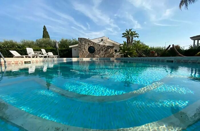 Casa con 8 locali in vendita in Strada Tremmilia, Siracusa