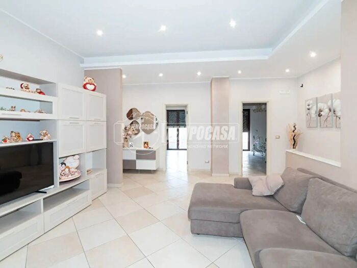 Appartamento trilocale in vendita in Via Giuseppe Arimondi, Catania