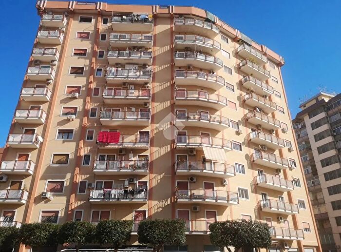 Appartamento con 5 locali in vendita in Via Camillo Camilliani, Palermo