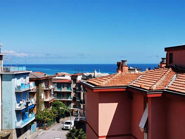 Appartamento bilocale in affitto in Via Michelangelo corosu, Centro, Varazze