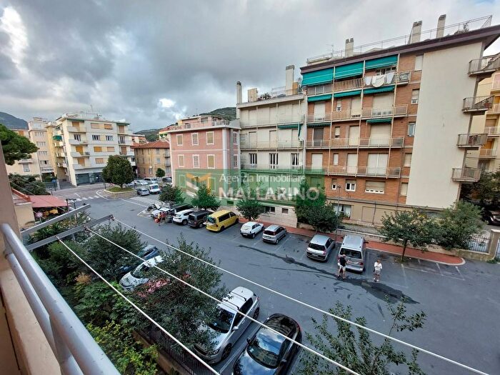 Appartamento con 5 locali in affitto in Corso Europa, Centro, Finale Ligure