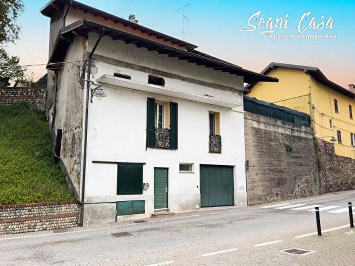 Casa trilocale in vendita in Via Roma, Varallo Pombia