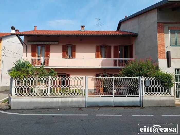 Casa con 6 locali in vendita in Chivasso