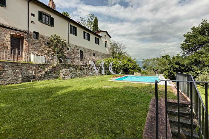 Casa con 8 locali in vendita in Figline e Incisa Valdarno