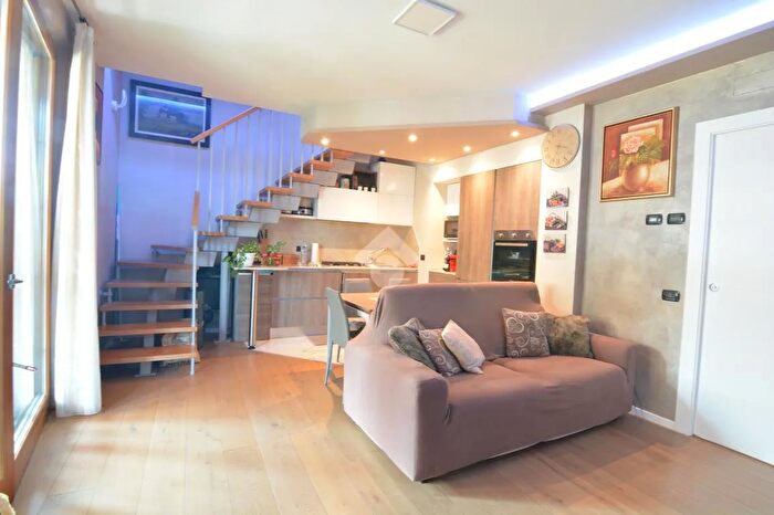 Appartamento bilocale in vendita in Via Dante Alighieri, Bernareggio