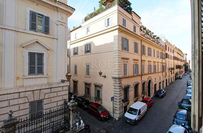 Appartamento quadrilocale in affitto in Via Giulia, Roma