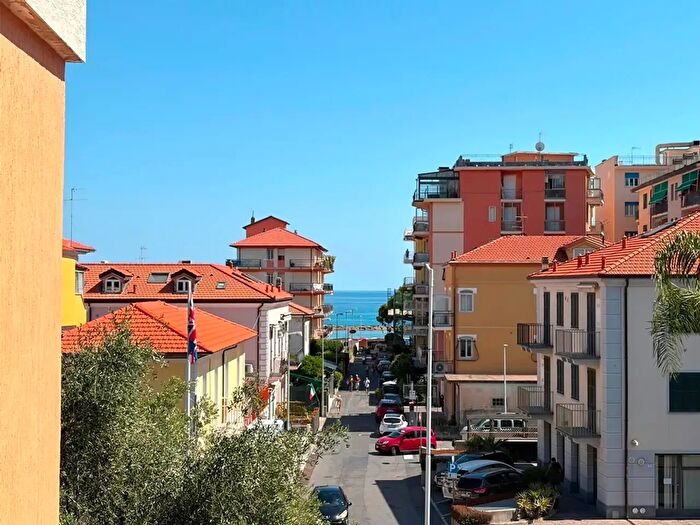 Appartamento bilocale in vendita in Piazza XXV Aprile, San Bartolomeo Al Mare