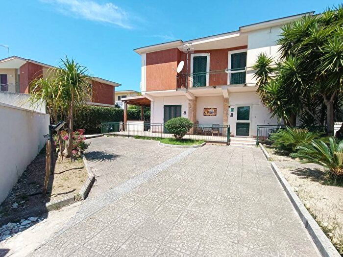 Casa con 5 locali in affitto in Viale Daniele Ricciarelli, Baia Verde, Castel Volturno