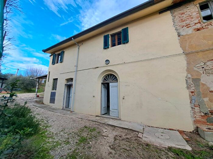 Casa con 8 locali in vendita in Cerreto Guidi