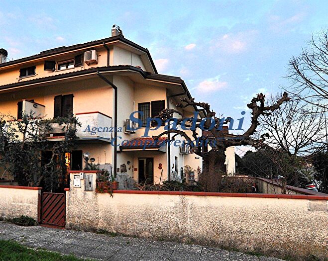 Casa con 7 locali in vendita in Buggiano