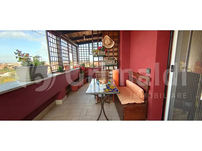 Appartamento trilocale in vendita in Via Mongardino, Roma