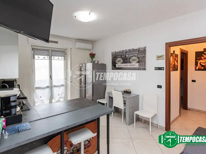 Appartamento trilocale in vendita in Via Vespri Siciliani, Busto Arsizio