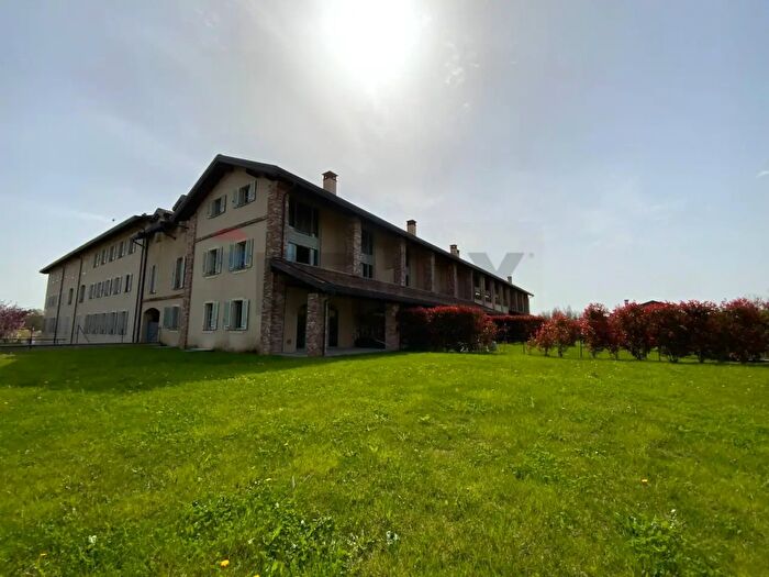 Appartamento trilocale in vendita in Via SantIsidoro, Bogogno