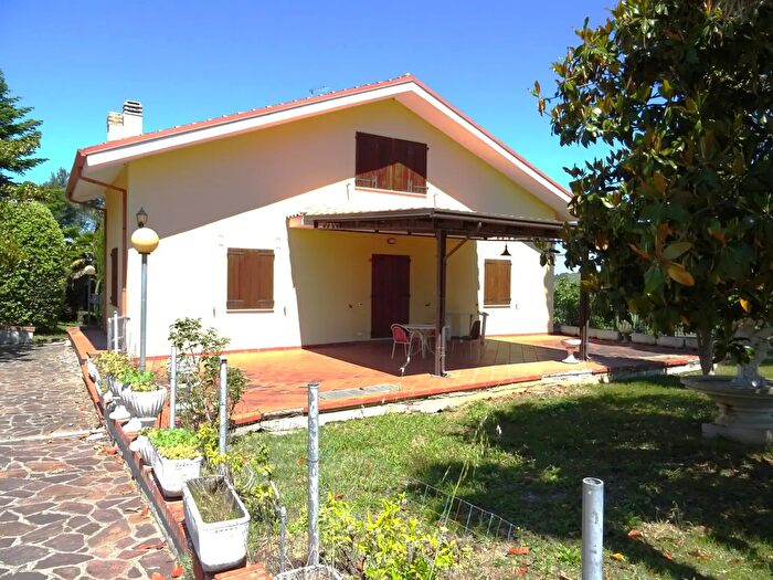 Casa quadrilocale in vendita in Monte San Vito