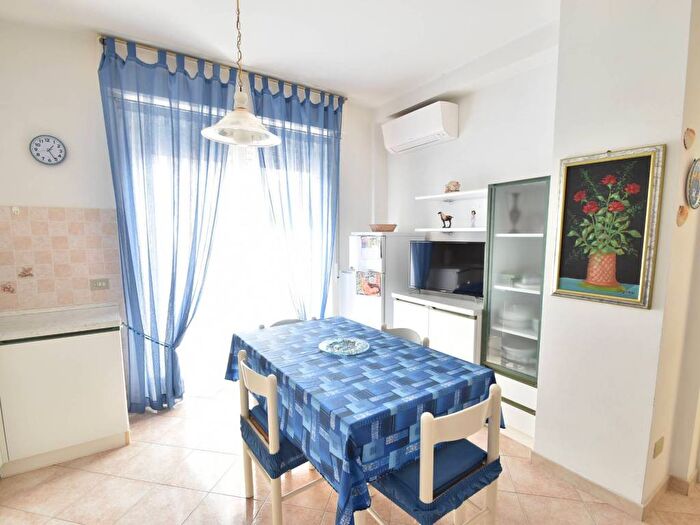 Appartamento bilocale in affitto in Via Giosuè Carducci, Centro, Loano