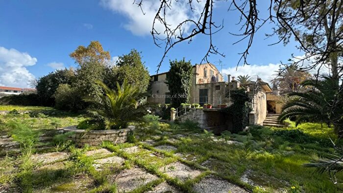 Casa quadrilocale in vendita in Via Provinciale Rocciola Scrofani, Modica