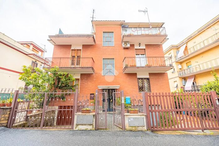 Appartamento trilocale in vendita in Via Casilina, Roma