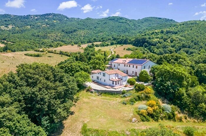 Casa con 12 locali in vendita in Zona Cinigiano Stribugliano Roccalbegna Grosseto, Arcidosso