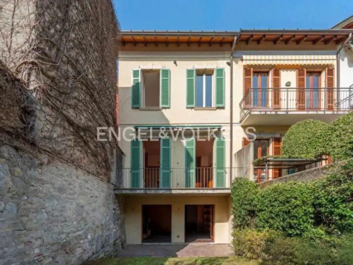 Casa con 6 locali in affitto in Via Martino Anzi, Como