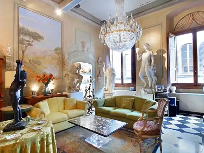 Appartamento con 10 locali in vendita in Via della Vigna Nuova, Firenze