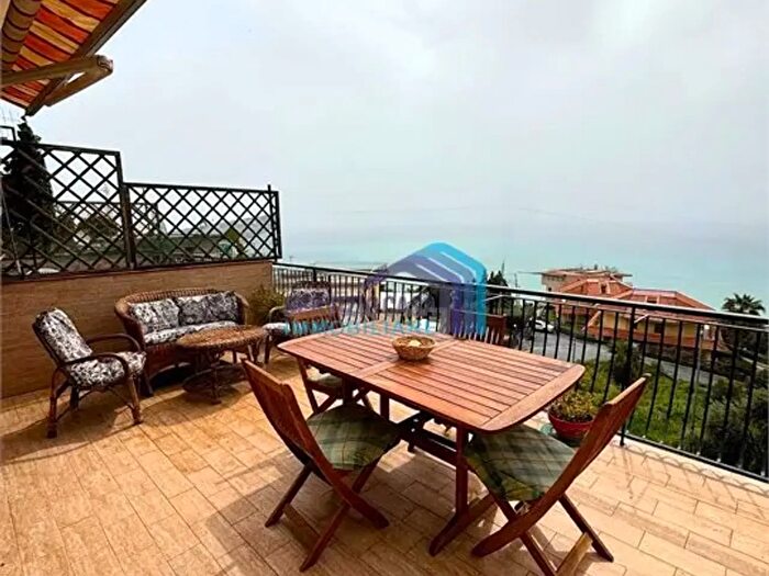 Appartamento bilocale in vendita in Contrada Sillemi, Letojanni