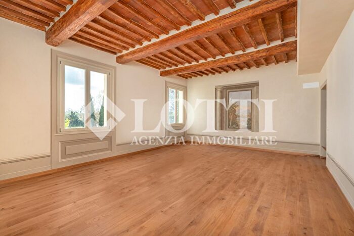 Appartamento con 12 locali in vendita in Tosco Romagnola, Cascina