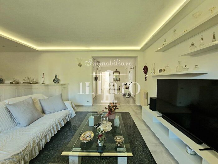 Casa con 8 locali in vendita in B Buozzi, Campi Bisenzio