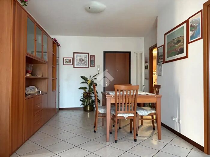 Appartamento trilocale in vendita in Via Venezia, Ferrara