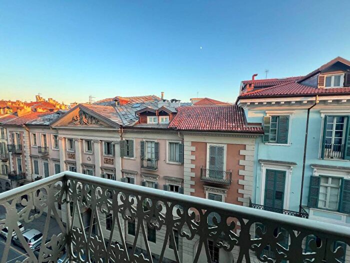 Appartamento trilocale in affitto in Via Giovanni Giolitti, Via della Rocca, Torino