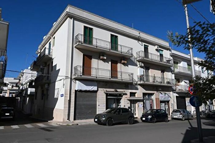 Appartamento trilocale in vendita in Via Alessandro Manzoni, Alberobello