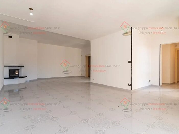 Appartamento con 5 locali in vendita in Floridia