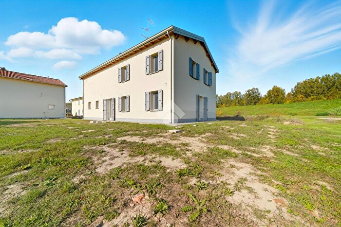 Casa quadrilocale in vendita in Via SottArgine Motta, Carpi