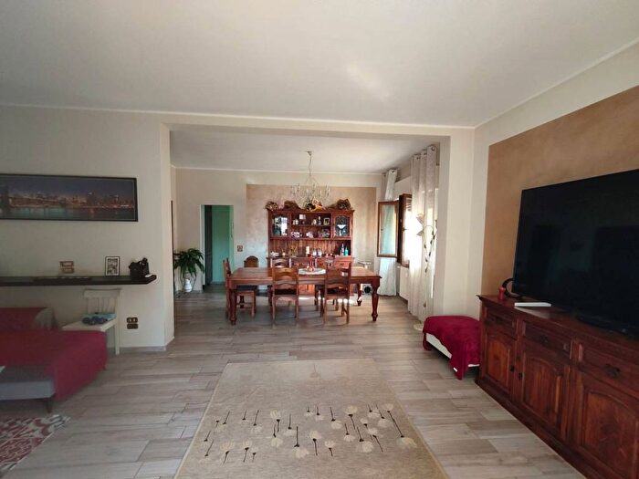 Appartamento con 6 locali in vendita in Pistoia Ovest, Pistoia