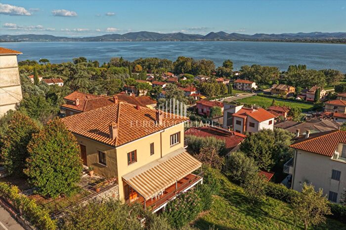 Casa con 12 locali in vendita in Via Belvedere, Castiglione Del Lago