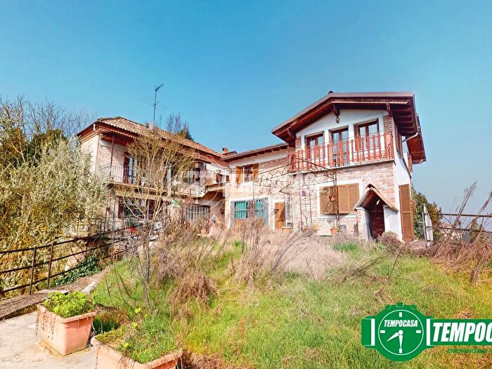 Casa con 7 locali in vendita in Via Grua Gino, Strevi