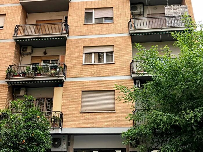 Appartamento con 6 locali in vendita in Via Giuseppe Veronese, Roma