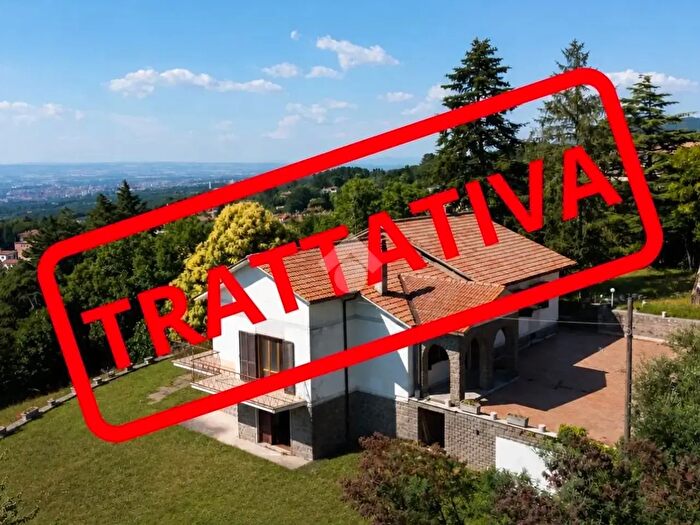 Casa con 8 locali in vendita in Strada Erodiano, Viterbo