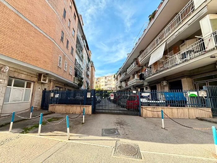 Appartamento bilocale in vendita in Via Montevergine, Napoli