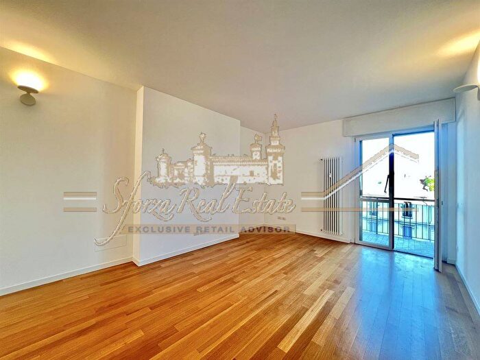 Appartamento trilocale in affitto in Via Eustachi, Morgagni, Milano