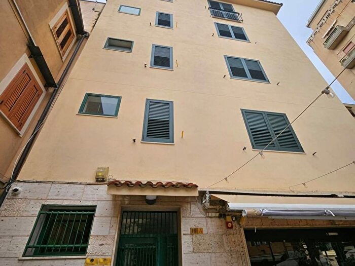 Casa con 6 locali in affitto in Via Spinuzza A, Castellammare, Palermo