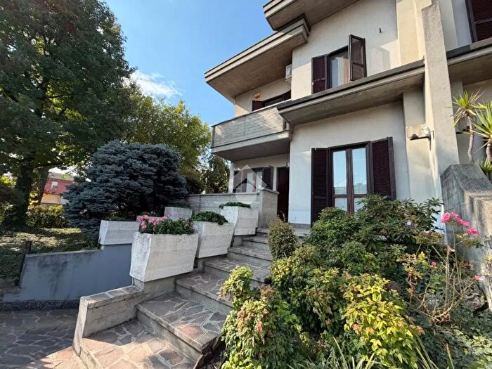 Casa quadrilocale in vendita in Via Walter Tobagi, Pessano Con Bornago