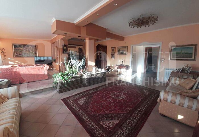 Appartamento con 5 locali in vendita in Siracusa