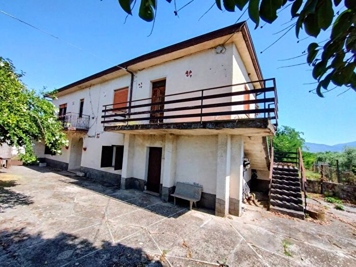 Casa con 5 locali in vendita in Via Colle Iannozzo Roccasecca, Roccasecca
