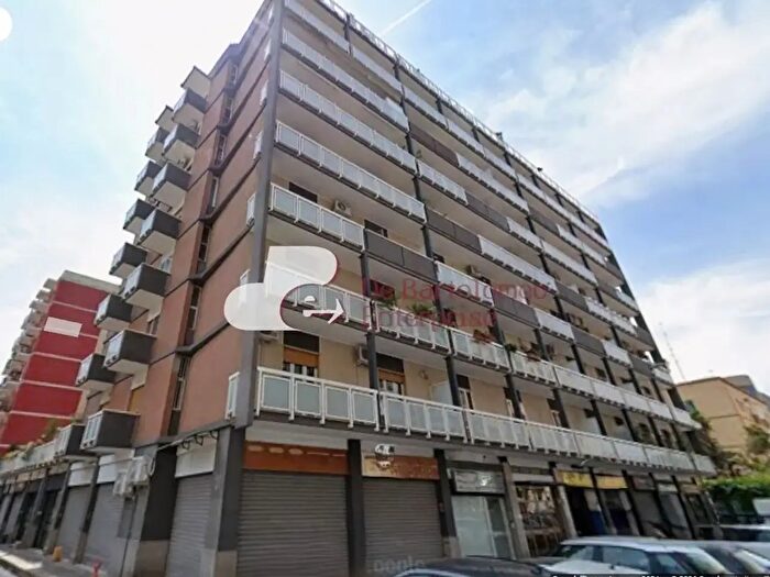 Appartamento trilocale in vendita in Via Postiglione, Bari