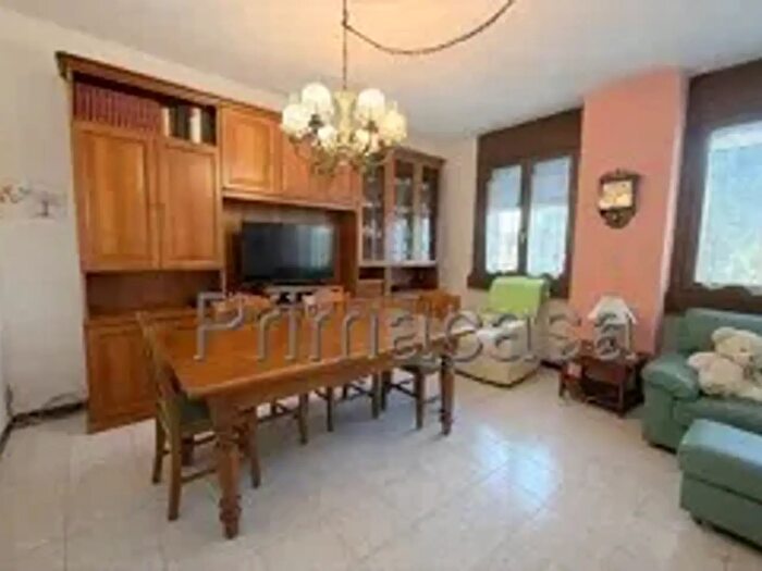 Appartamento quadrilocale in vendita in Via Carisio, Verona