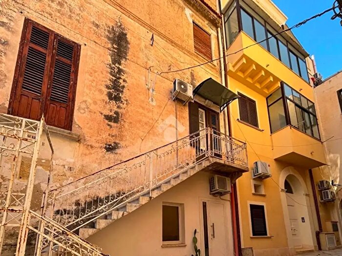 Casa trilocale in vendita in Via Roma, Marsala