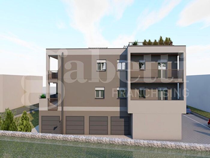 Appartamento trilocale in vendita in Via Diaz Snc, Longone Al Segrino