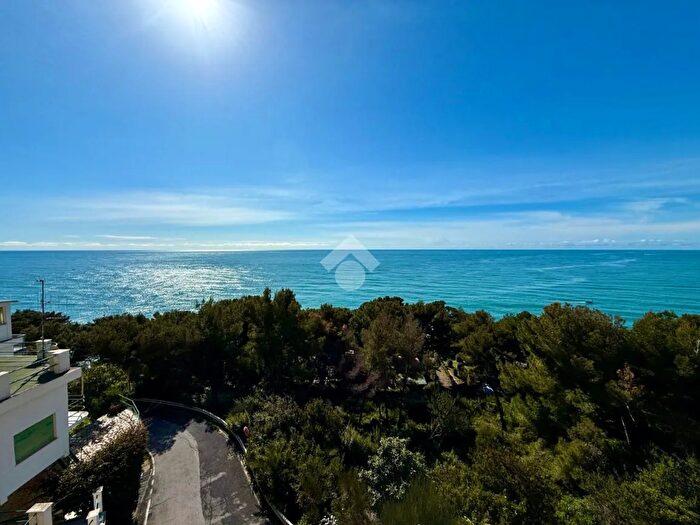 Appartamento trilocale in vendita in Via Aurelia, Andora