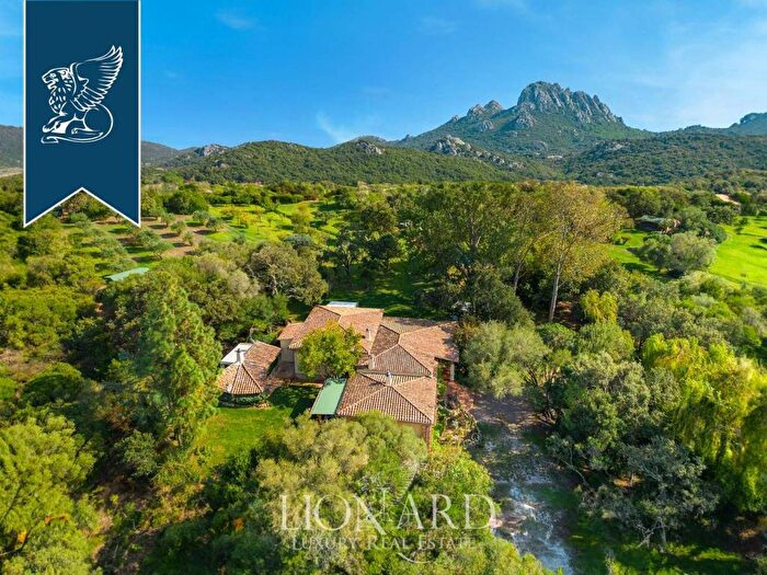 Casa con 6 locali in vendita in Santa Teresina, Arzachena