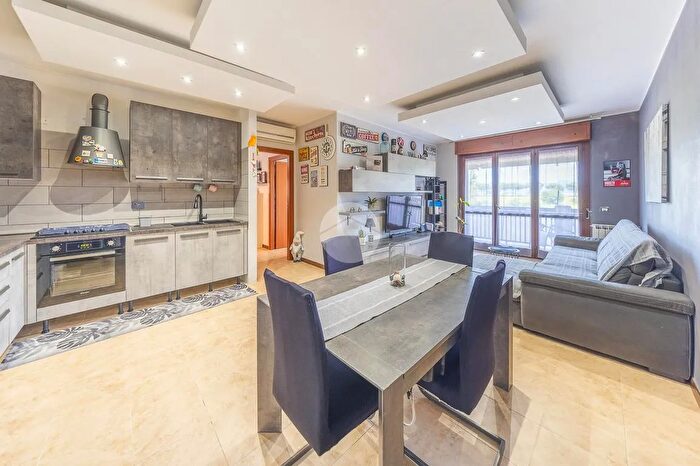 Appartamento quadrilocale in vendita in Via Fraine, Roma